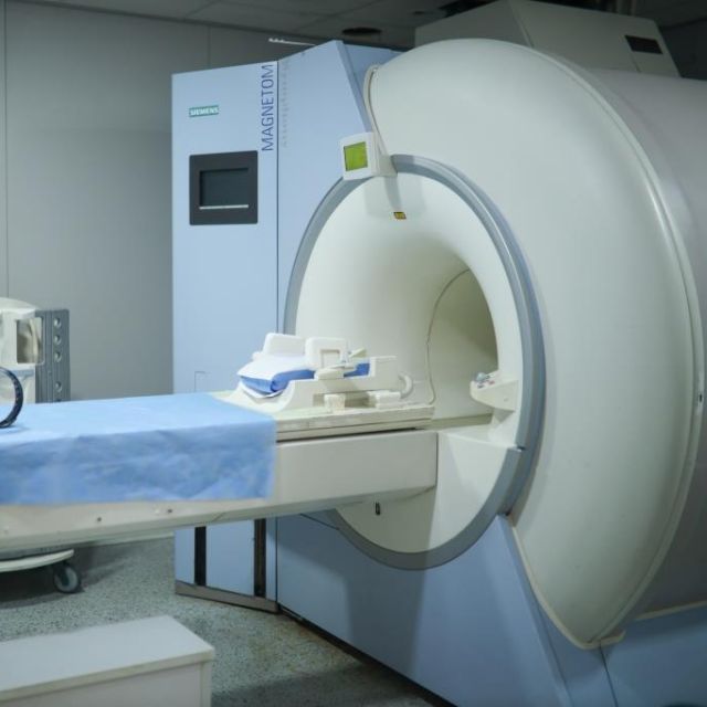 Medicinski centar - aparat za magnetnu rezonancu