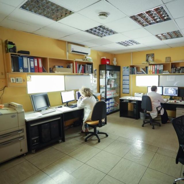 Medicinski laboratorijum - osoblje radi