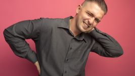 Razumevanje kifoze: Uzroci, simptomi i tretmani