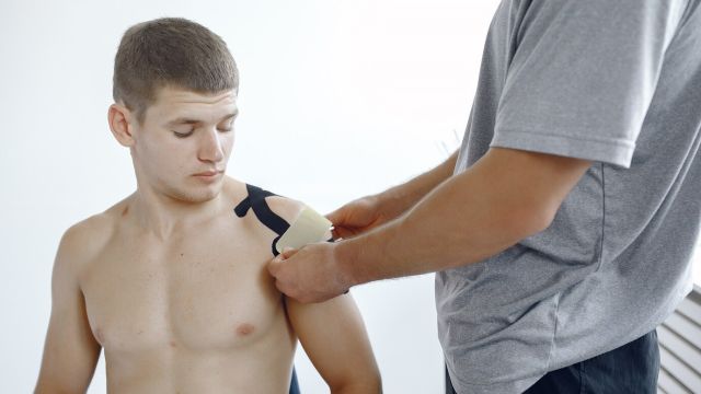 Prelom lopatice: Vodič kroz simptome, dijagnozu i lečenje Prelom lopatice: Vodič kroz simptome, dijagnozu i lečenje