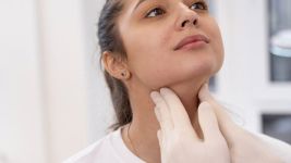 Tumor štitne žlezde: Uzroci, simptomi i lečenje